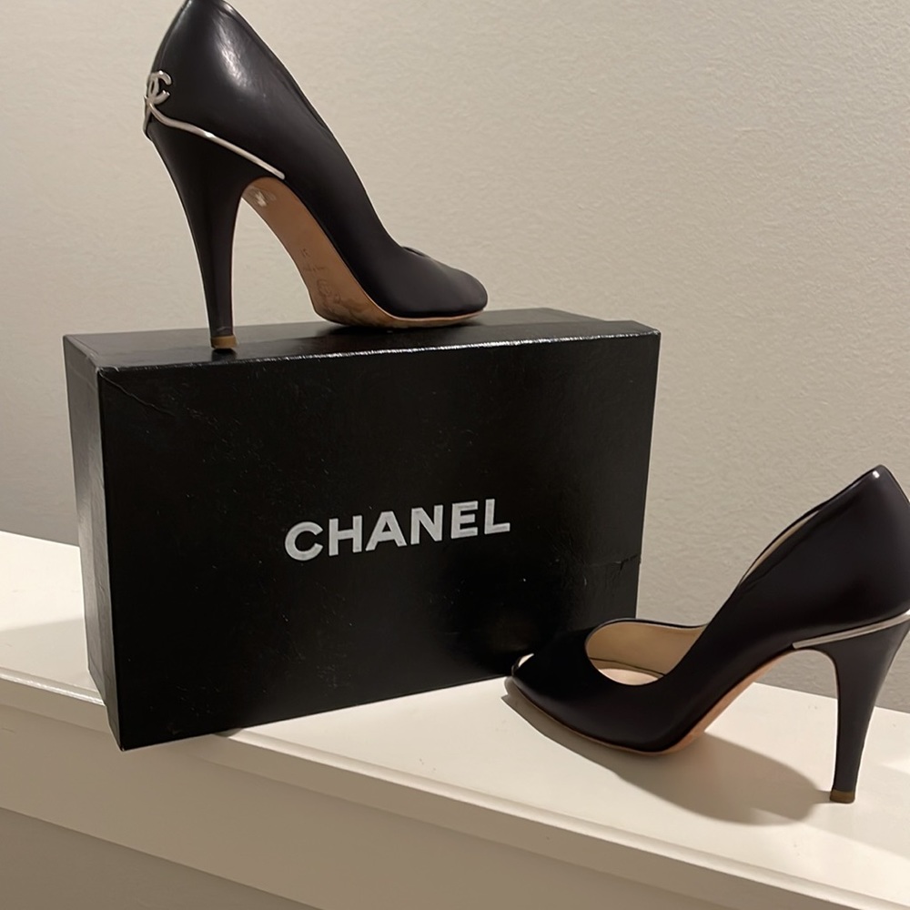 Classic!!  Beautiful~ always in style, CHANEL ‘Peep Toe’  great condition ~